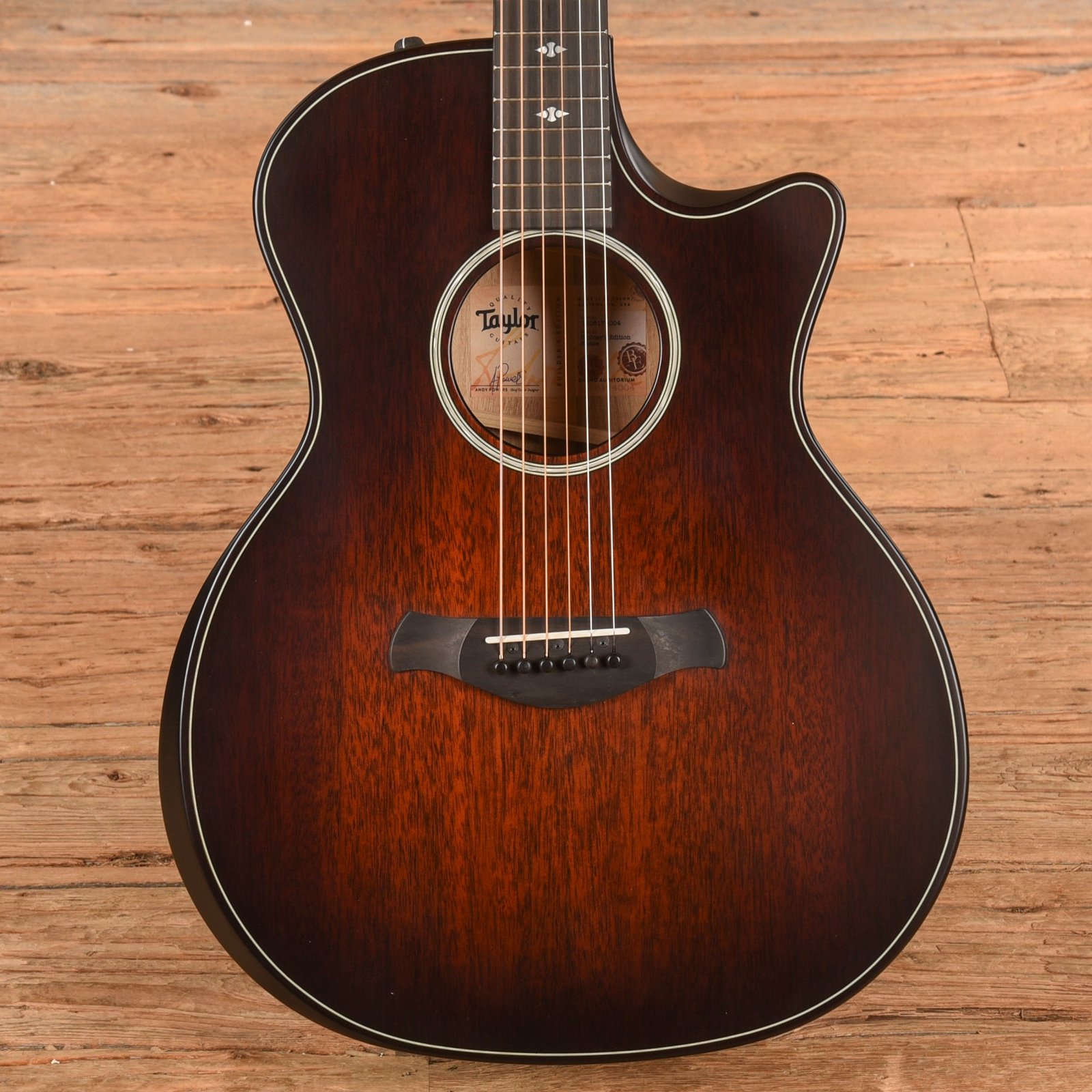 Taylor Builders Edition 324ce Sunburst 2024